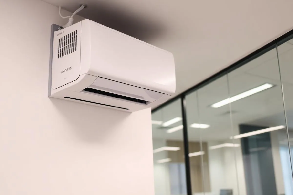 Equipos split instalados en espacio profesional